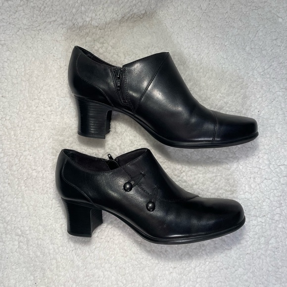 Clarks Black Learher Heeled Shoe - Picture 4 of 10